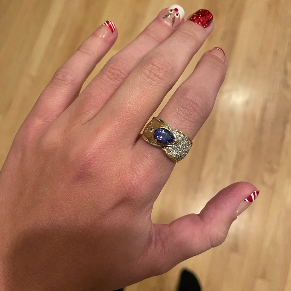 Tanzanite and diamond ring (18k Gold)